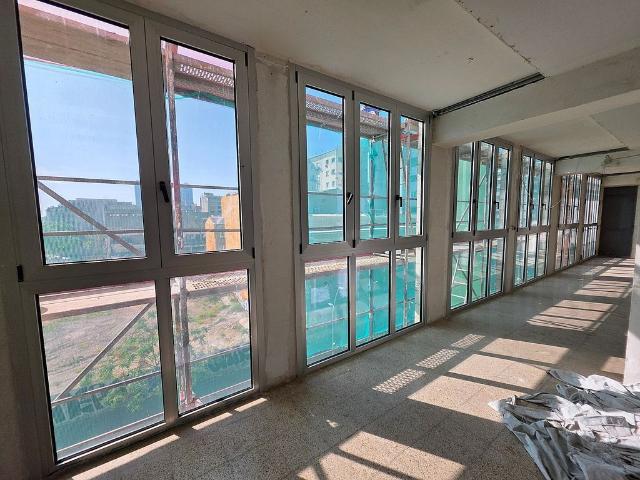 Local comercial en venta en calle De Pallars, Barcelona, de 307 m² por 767.500