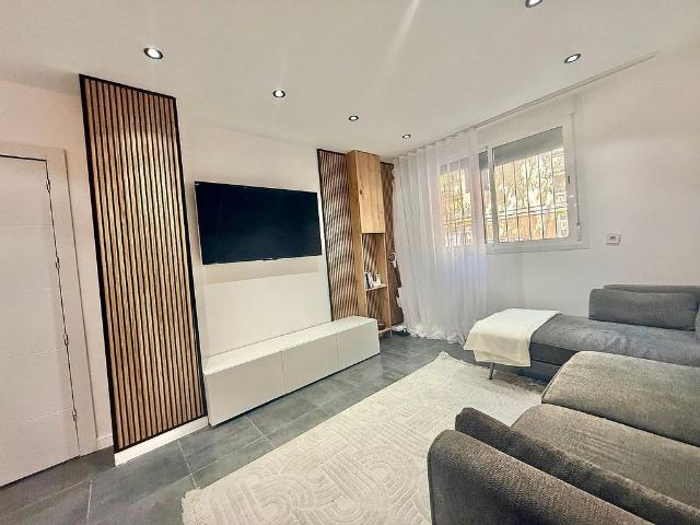 Local comercial en venta en calle De Pallars, Barcelona, de 93 m² 3 habitaciones por 330.000