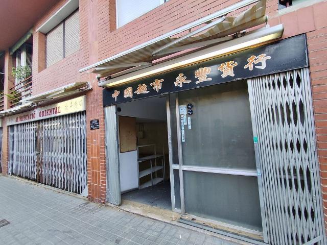 Local comercial en venta en calle De Pardo, Barcelona, de 110 m² 3 habitaciones por 249.000