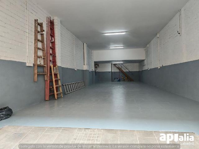 Local comercial en venta en calle De Petrarca, Sabadell, de 85 m² por 77.500