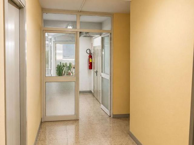 Local comercial en venta en calle De Pere IV, Barcelona, de 249 m² 6 habitaciones por 690.000