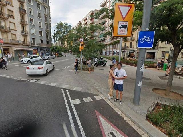 Local comercial en venta en calle De Pi i Margall, Barcelona, de 350 m² 1 habitación por 620.000