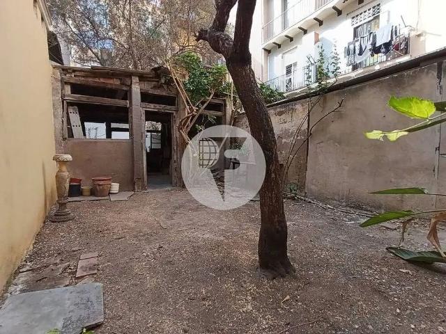 Local comercial en venta en calle De Provença, Barcelona, de 158 m² por 500.000