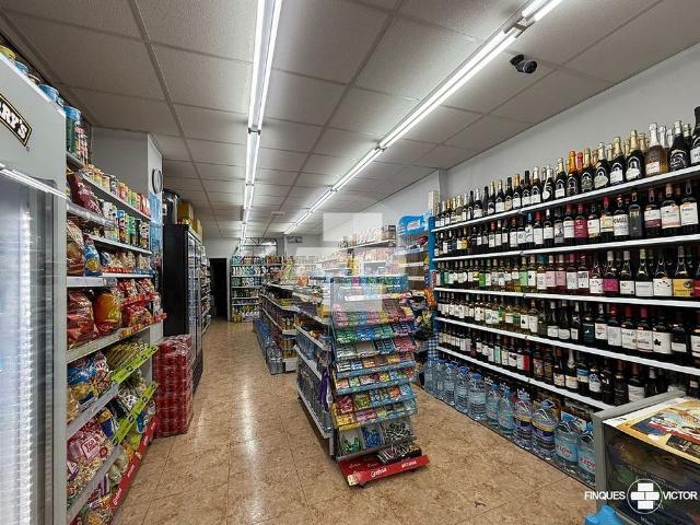 Local comercial en venta en calle De Provença, Barcelona, de 75 m² 3 habitaciones por 255.000