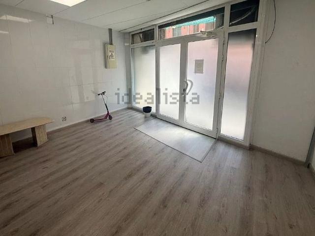 Local comercial en venta en calle De Quevedo, Badalona, de 130 m² 4 habitaciones por 106.000