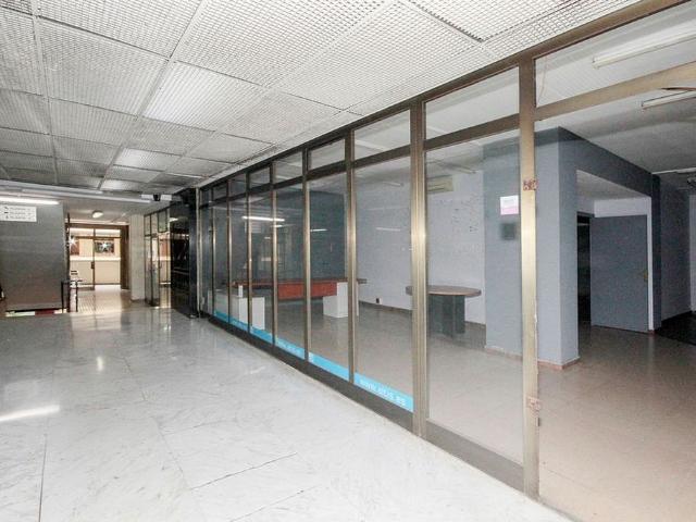 Local comercial en venta en calle De Rocafort, Barcelona, de 104 m² 1 habitación por 220.000