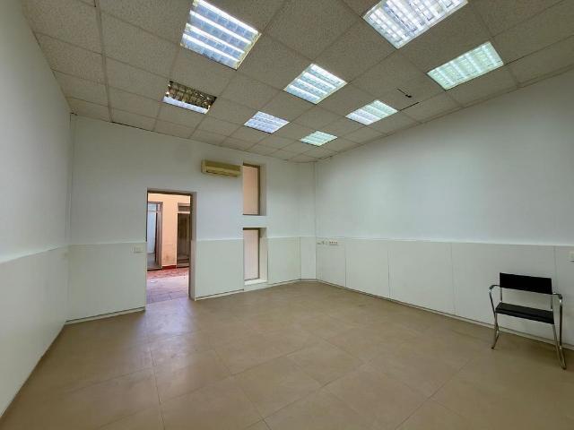Local comercial en venta en calle De Roger de Flor, Barcelona, de 109 m² 2 habitaciones por 315.000
