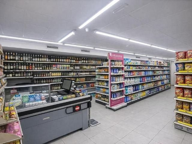 Local comercial en venta en calle De Roger de Flor, Barcelona, de 188 m² 1 habitación por 420.000