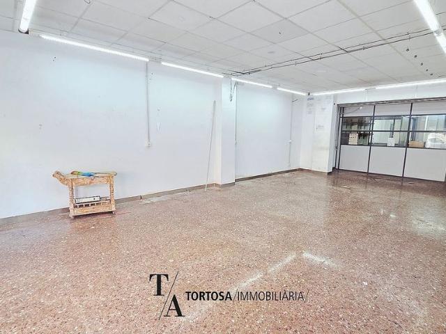 Local comercial en venta en calle De Rosa Ribas i Parellada, Prat de Llobregat, El, de 113 m² 2 habitaciones por 150.000