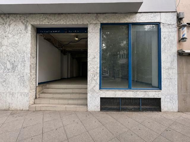 Local comercial en venta en calle De Raurich, Sant Boi de Llobregat, de 222 m² 2 habitaciones por 150.000