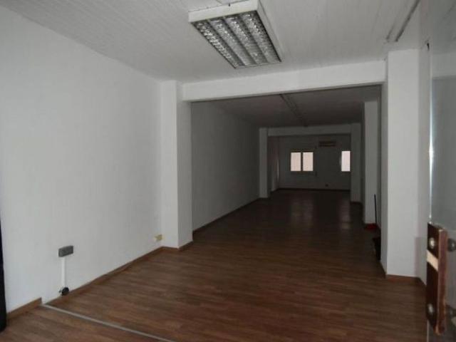 Local comercial en venta en calle De Rubió i Ors, Barcelona, de 140 m² 2 habitaciones por 150.000