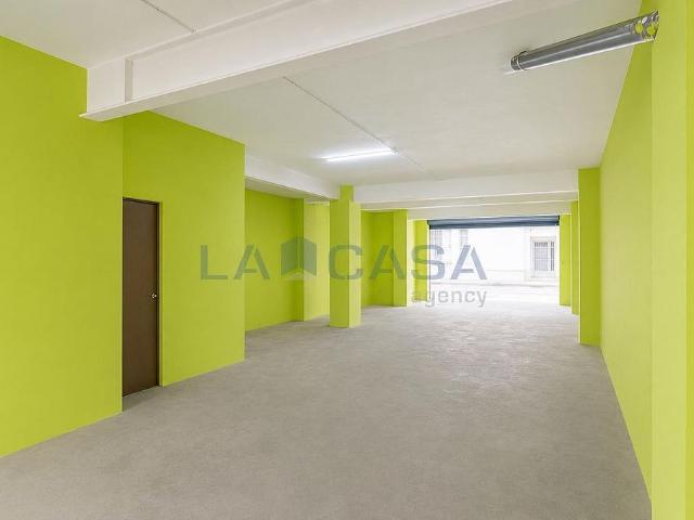 Local comercial en venta en calle De Torns, Hospitalet de Llobregat, L´, de 177 m² 1 habitación por 220.000