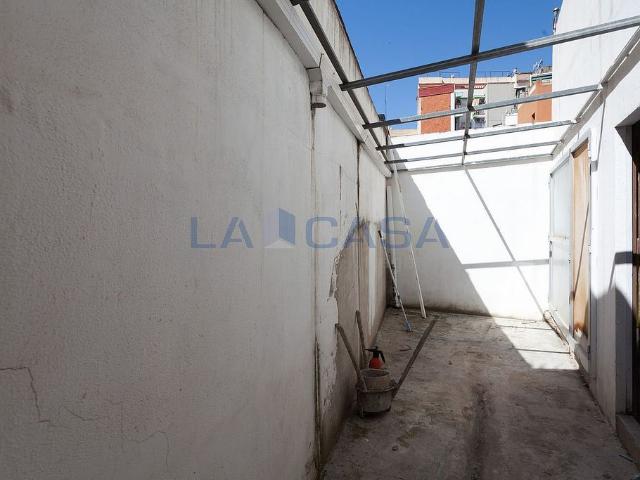 Local comercial en venta en calle De Torns, Hospitalet de Llobregat, L´, de 210 m² 1 habitación por 220.000