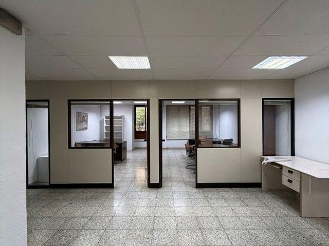 Local comercial en venta en calle De Tamarit, Barcelona, de 105 m² 4 habitaciones por 250.000