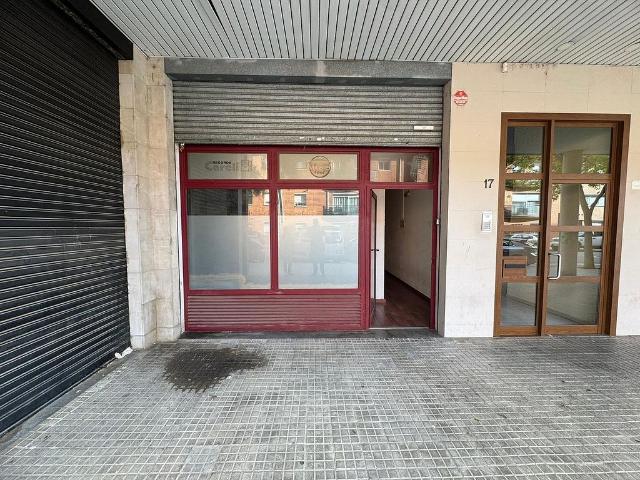 Local comercial en venta en calle De Tarragona, Castellar del Vallès, de 116 m² por 99.900