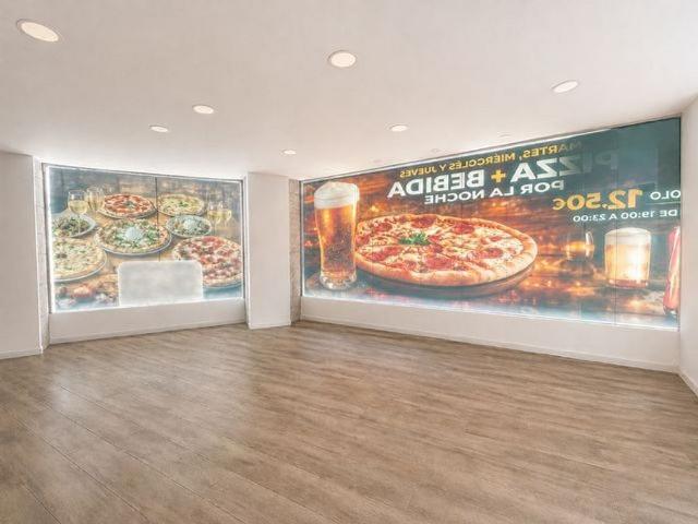 Local comercial en venta en calle De Teodor Llorente, Barcelona, de 110 m² 2 habitaciones por 227.500