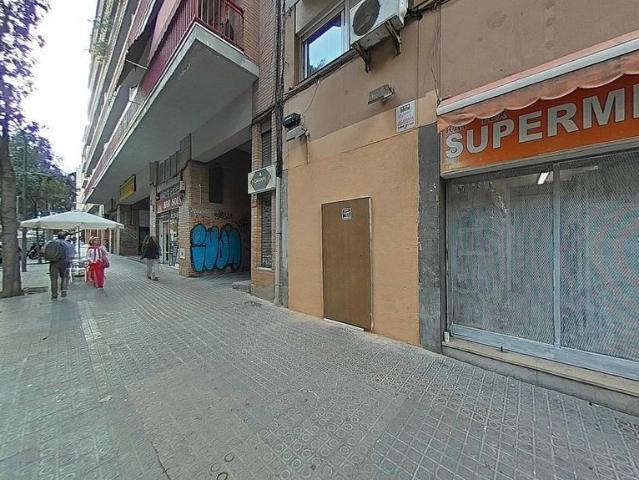 Local comercial en venta en calle De València, Barcelona, de 278 m² por 419.000