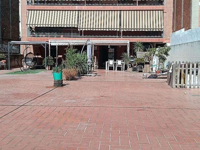 Local comercial en venta en calle De Vallès i Ribot, Barcelona, de 590 m² 4 habitaciones por 430.000