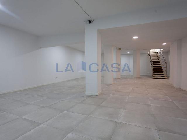 Local comercial en venta en calle De Vallparda, Hospitalet de Llobregat, L´, de 80 m² 2 habitaciones por 99.000