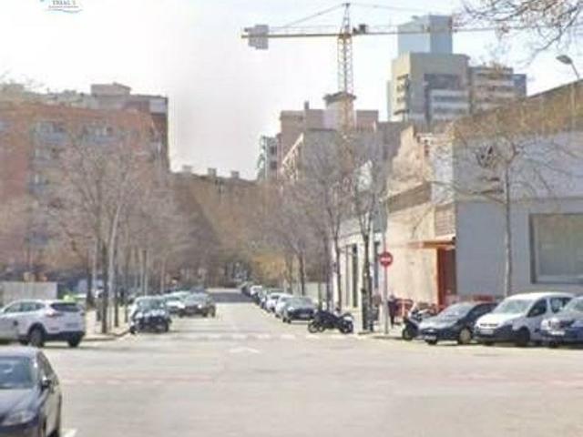 Local comercial en venta en calle De Veneçuela, Barcelona, de 157 m² por 182.028