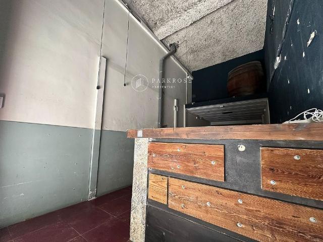 Local comercial en venta en calle De Vilardell, Barcelona, de 88 m² 2 habitaciones por 295.000