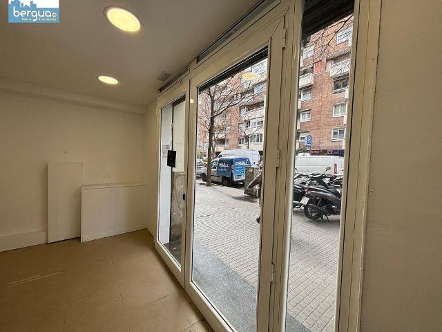 Local comercial en venta en calle De Villarroel, Barcelona, de 240 m² por 440.000