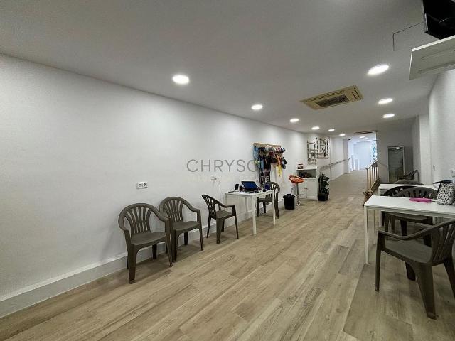 Local comercial en venta en calle De Villarroel, Barcelona, de 240 m² por 440.000