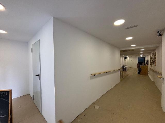 Local comercial en venta en Barcelona, de 240 m² 1 habitación por 440.000