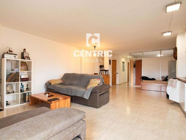 Local comercial en venta en calle De Xúquer, Terrassa, de 68 m² por 103.000