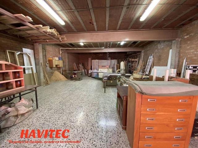 Local comercial en venta en calle De Zamora, Rubí, de 190 m² 1 habitación por 136.000