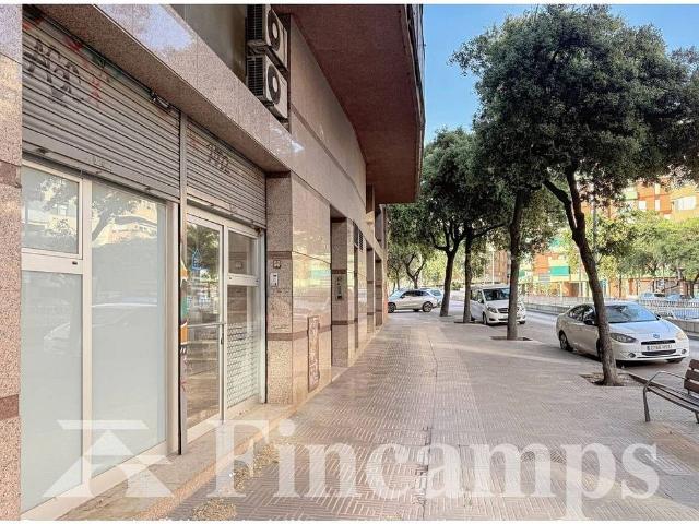 Local comercial en venta en calle Del Marquès de Comillas, Sabadell, de 150 m² por 150.000