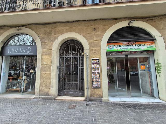 Local comercial en venta en calle Del Marquès de Campo Sagrado, Barcelona, de 109 m² 5 habitaciones por 349.000