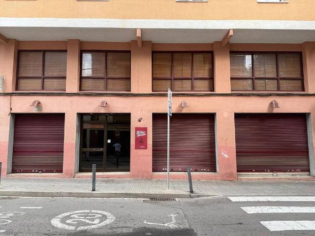 Local comercial en venta en calle Del Metge Carrera, Olesa de Montserrat, de 150 m² por 220.000