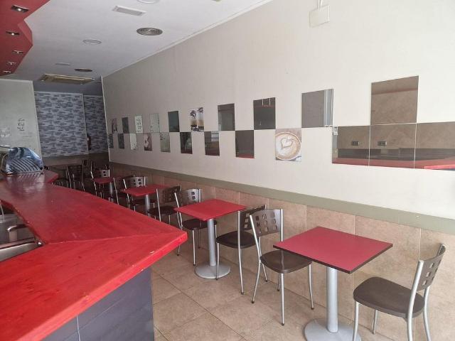 Local comercial en venta en calle Del Montsià, Terrassa, de 70 m² por 85.000