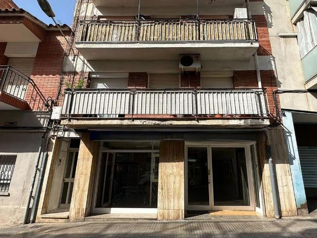 Local comercial en venta en calle Del Nord, Viladecans, de 83 m² 4 habitaciones por 115.000