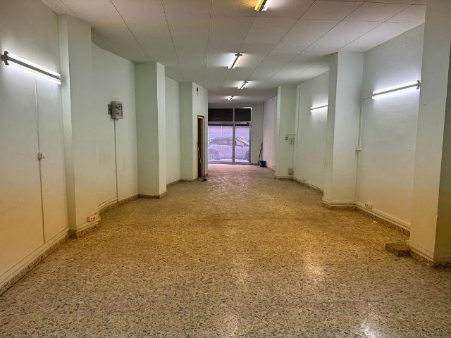 Local comercial en venta en calle Del Bastiments, Girona, de 100 m² 3 habitaciones por 80.000