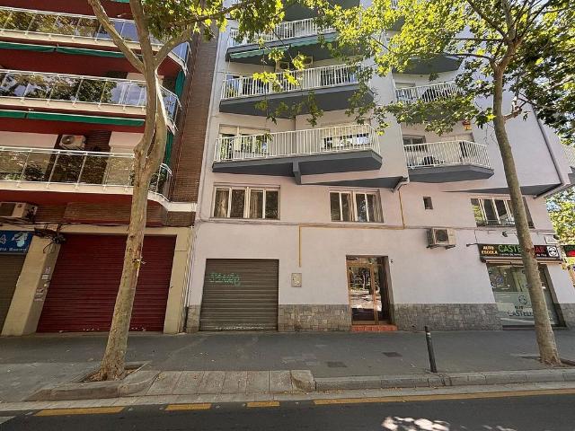 Local comercial en venta en calle Del Bisbe Urquinaona, Castelldefels, de 158 m² 2 habitaciones por 225.000