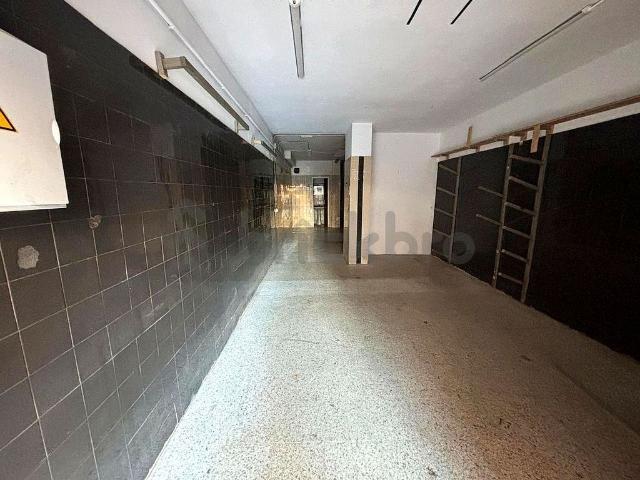 Local comercial en venta en calle Del Camp Arriassa, Barcelona, de 53 m² 1 habitación por 72.000