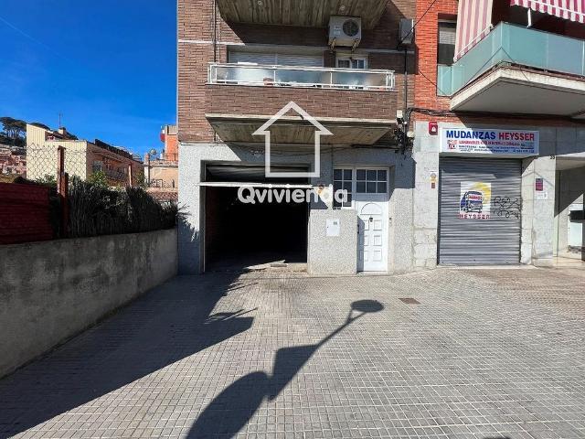 Local comercial en venta en calle Del Carril, Montcada i Reixac, de 128 m² por 60.000