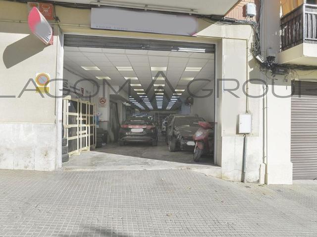 Local comercial en venta en calle Del Cedre, Viladecans, de 590 m² por 395.000