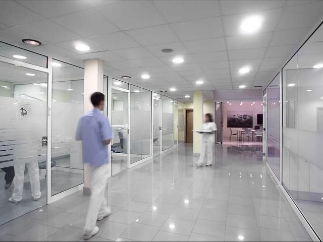 Local comercial en venta en calle Del Duero, Barcelona, de 341 m² 14 habitaciones por 790.000