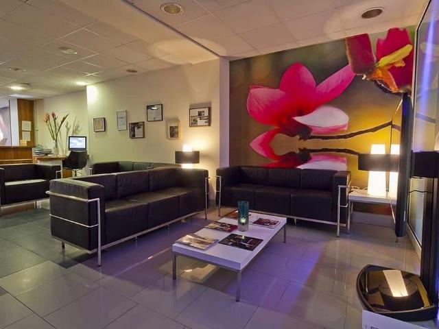 Local comercial en venta en calle Del Duero, Barcelona, de 341 m² 14 habitaciones por 790.000