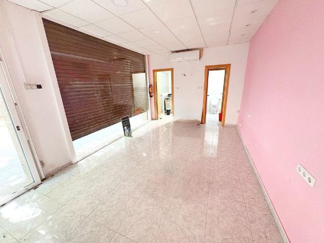 Local comercial en venta en calle Del Doctor Alexander Fleming, Sant Adrià de Besos, de 33 m² 1 habitación por 79.900