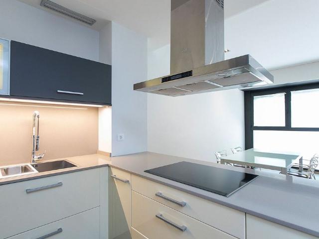 Local comercial en venta en calle Del Doctor August Pi i Sunyer, Barcelona, de 79 m² por 395.000