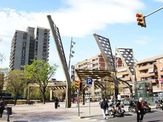 Local comercial en venta en calle Del Doctor Pi i Molist, Barcelona, de 100 m² 2 habitaciones por 375.000