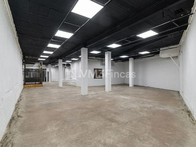 Local comercial en venta en calle Del Foc Follet, Barcelona, de 378 m² 2 habitaciones por 130.000