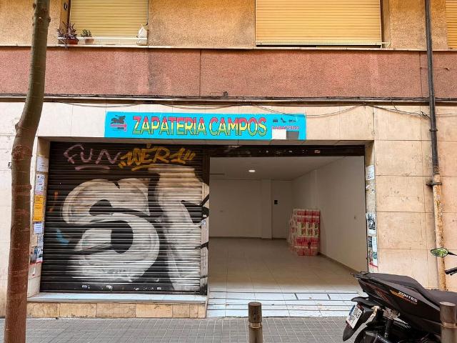 Local comercial en venta en calle Del Guadiana, Barcelona, de 49 m² 1 habitación por 140.000