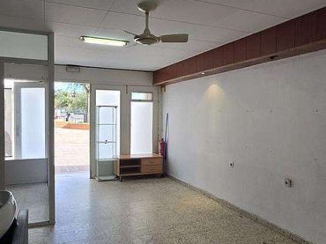 Local comercial en venta en calle Del Periodista Grané, Terrassa, de 50 m² por 47.800