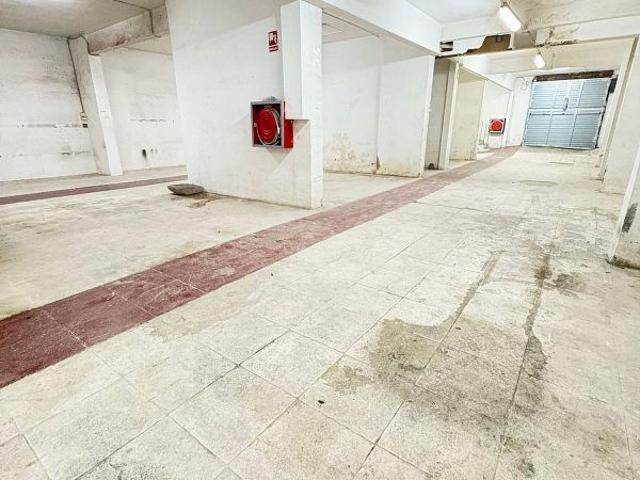 Local comercial en venta en calle Del Perú, Santa Coloma de Gramanet, de 304 m² 5 habitaciones por 198.000