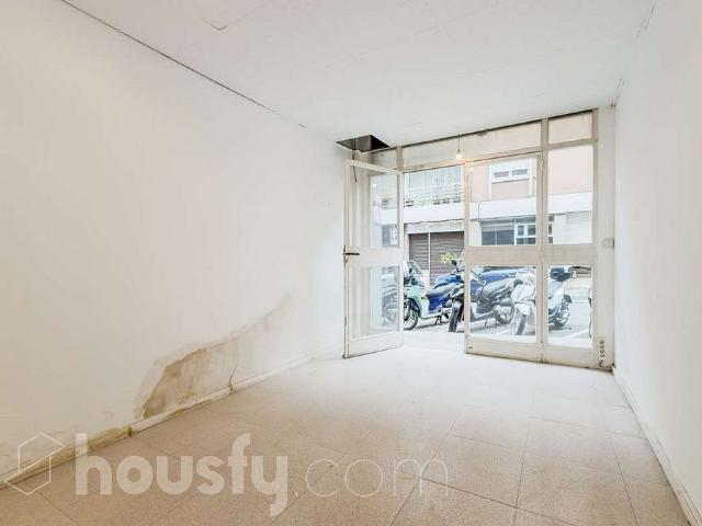 Local comercial en venta en calle Del Riu de L'or, Barcelona, de 28 m² 2 habitaciones por 120.000
